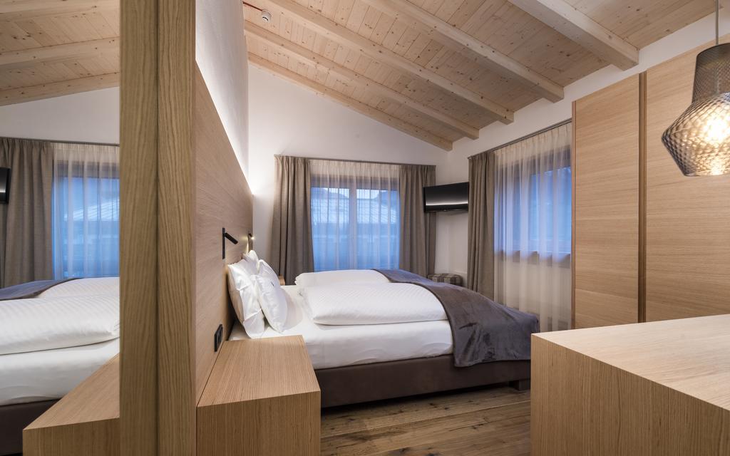 Villa Tony - Small Romantic Hotel Corvara In Badia Esterno foto