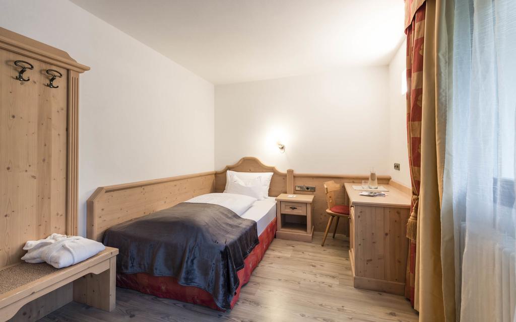 Villa Tony - Small Romantic Hotel Corvara In Badia Esterno foto
